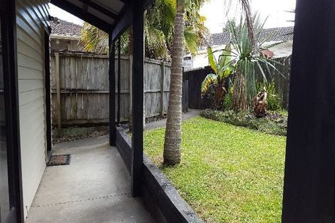 Photo of property in 21 Normanton Street, Glenfield, Auckland, 0629