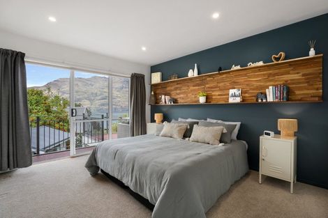 Photo of property in 2 Evergreen Place, Sunshine Bay, Queenstown, 9300