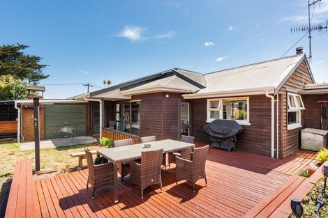 Photo of property in 11 Koura Street, Tangimoana, 4822