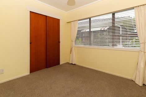 Photo of property in 2/4 Bishop Street, Green Bay, Auckland, 0604