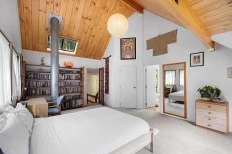 Photo of property in 5 Mackinnon Terrace, Sunshine Bay, Queenstown, 9300