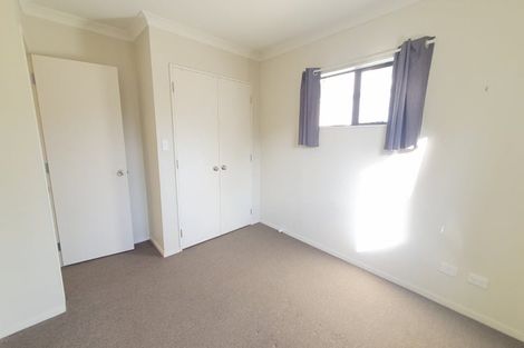 Photo of property in 33 Claverdon Drive, Massey, Auckland, 0614