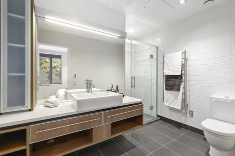 Photo of property in Patent 326 Apartments, 207s/326 Evans Bay Parade, Hataitai, Wellington, 6021