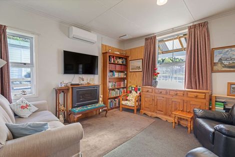 Photo of property in 8 Paraekaretu Street, Hunterville, 4730