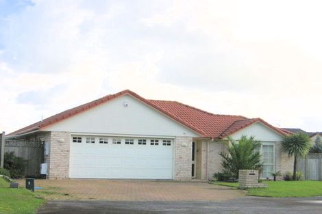 Photo of property in 42 Claremont Way, East Tamaki Heights, Auckland, 2016