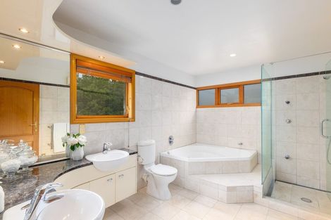 Photo of property in 32 Dyers Pass Road, Cashmere, Christchurch, 8022