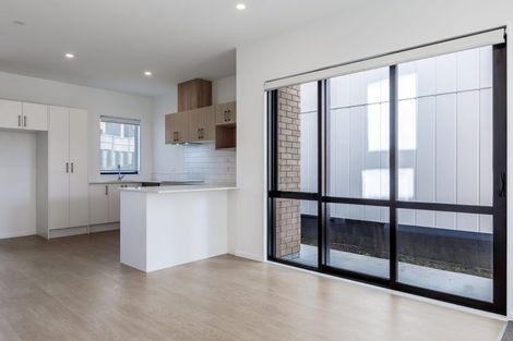 Photo of property in 14 Papai Lane, Massey, Auckland, 0614