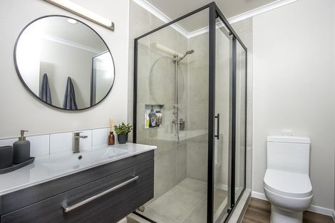 Photo of property in 9s Clearwater Cove, West Harbour, Auckland, 0618