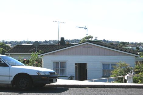 Photo of property in 635 Beach Road, Rothesay Bay, Auckland, 0630