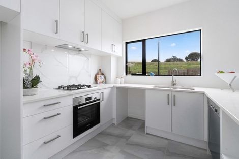 Photo of property in 33b Crestview Rise, Papakura, 2110