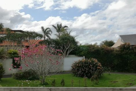Photo of property in 3/240 Hurstmere Road, Takapuna, Auckland, 0622