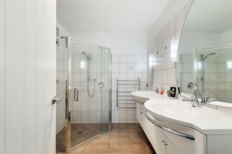 Photo of property in 18 Pacific Parade, Army Bay, Whangaparaoa, 0930