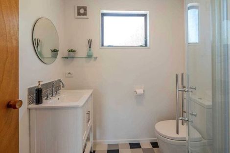 Photo of property in 27 Hemara Street, Waikanae Beach, Waikanae, 5036