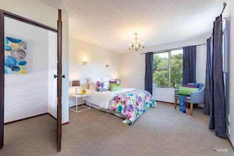 Photo of property in 32 Harbour View Road, Harbour View, Lower Hutt, 5010