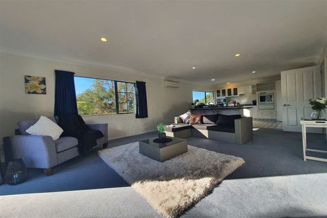 Photo of property in 17 Claverton Grove, Churton Park, Wellington, 6037