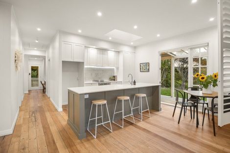 Photo of property in 1223 Old North Road, Helensville, 0875