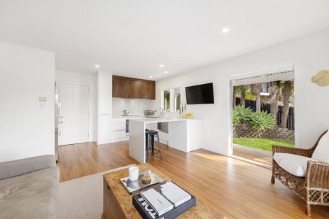 Photo of property in 2/16 Woodside Avenue, Northcote, Auckland, 0627