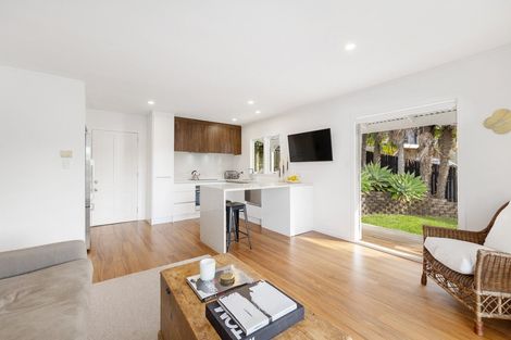 Photo of property in 2/16 Woodside Avenue, Northcote, Auckland, 0627