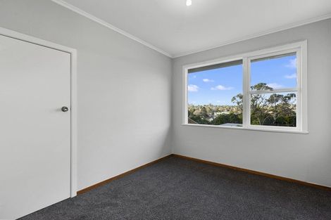 Photo of property in 10 Totaravale Drive, Totara Vale, Auckland, 0629