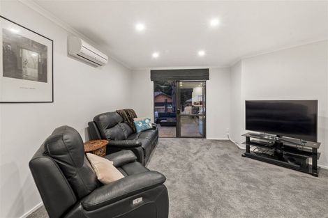 Photo of property in 24 Lomas Way, Albany, Auckland, 0632