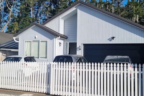 Photo of property in 28 Konoba Avenue, Kumeu, 0810