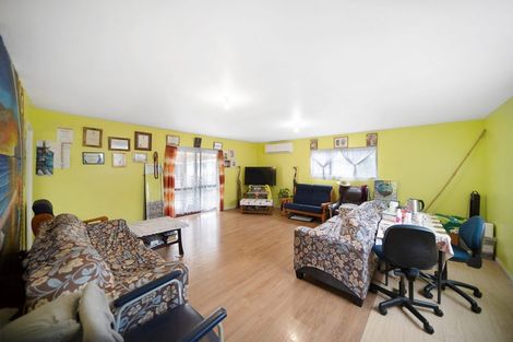 Photo of property in 33 Convair Crescent, Mangere, Auckland, 2022