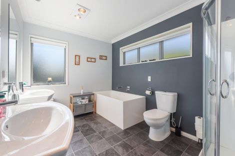 Photo of property in 5 Fantail Heights, Picton, 7220