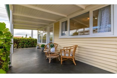 Photo of property in 11 Archlynn Road, Kelston, Auckland, 0602