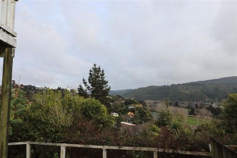 Photo of property in 32 Castle Crescent, Stokes Valley, Lower Hutt, 5019