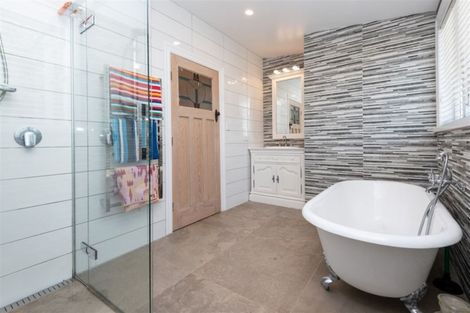 Photo of property in 17 Griggs Road, Whitford, Howick, 2571