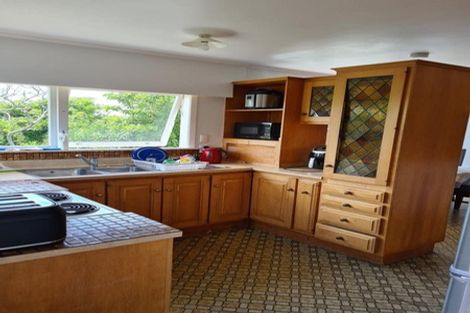 Photo of property in 50 Potter Avenue, Northcote, Auckland, 0627