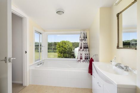 Photo of property in 190 Regent Street, Martinborough, 5711