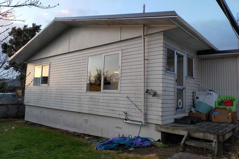 Photo of property in 27 Preston Avenue, Henderson, Auckland, 0610