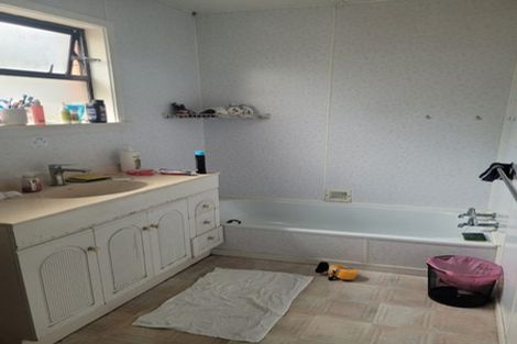 Photo of property in 48 Taikata Road, Te Atatu Peninsula, Auckland, 0610