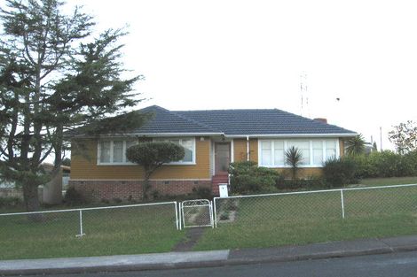 Photo of property in 1 Ayrton Street, Te Atatu South, Auckland, 0610