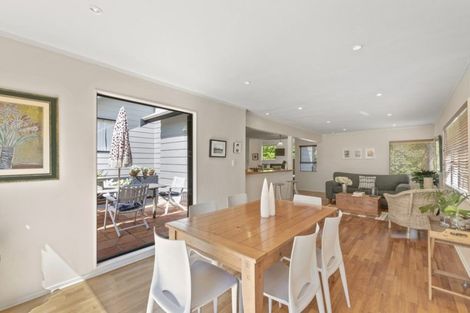 Photo of property in 9 Telephone Road, Birkenhead, Auckland, 0626