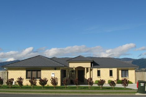 Photo of property in 34 Kirton Drive, Riverstone Terraces, Upper Hutt, 5018