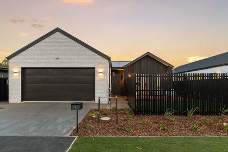 Photo of property in 7 Greystone Close, Halswell, 8025