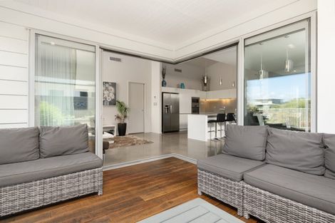 Photo of property in 42 Cassinia Close, Papamoa Beach, Papamoa, 3118