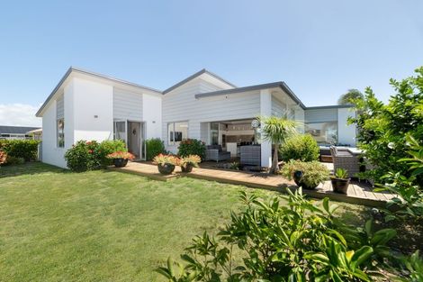 Photo of property in 42 Cassinia Close, Papamoa Beach, Papamoa, 3118
