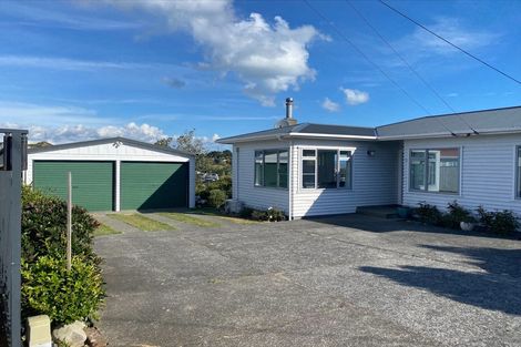 Photo of property in 86 Ruskin Road, Newlands, Wellington, 6037