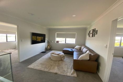 Photo of property in 8 Captain Rings Drive, Papakura, 2110