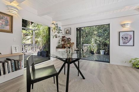 Photo of property in 43 Kohu Road, Titirangi, Auckland, 0604