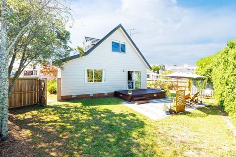 Photo of property in 2/2 Becroft Drive, Forrest Hill, Auckland, 0620