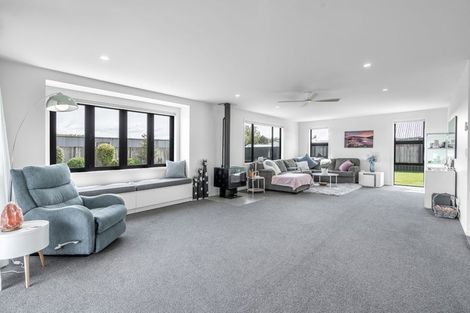 Photo of property in 10 Barker Place, Waikiwi, Invercargill, 9810