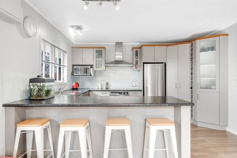 Photo of property in 32 Harford Place, Pakuranga Heights, Auckland, 2010