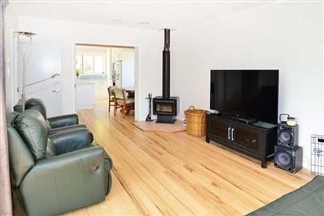 Photo of property in 17 Kathleen Street, Totara Vale, Auckland, 0627