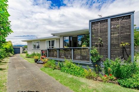 Photo of property in 37 Mazengarb Road, Paraparaumu Beach, Paraparaumu, 5032
