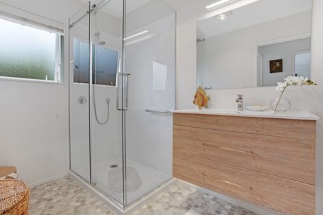 Photo of property in 96b Lakeside Drive, Orewa, 0931