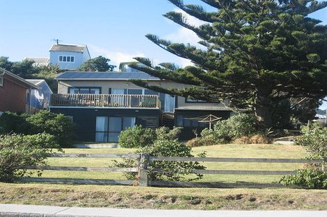 Photo of property in 136 The Parade, Paekakariki, 5034